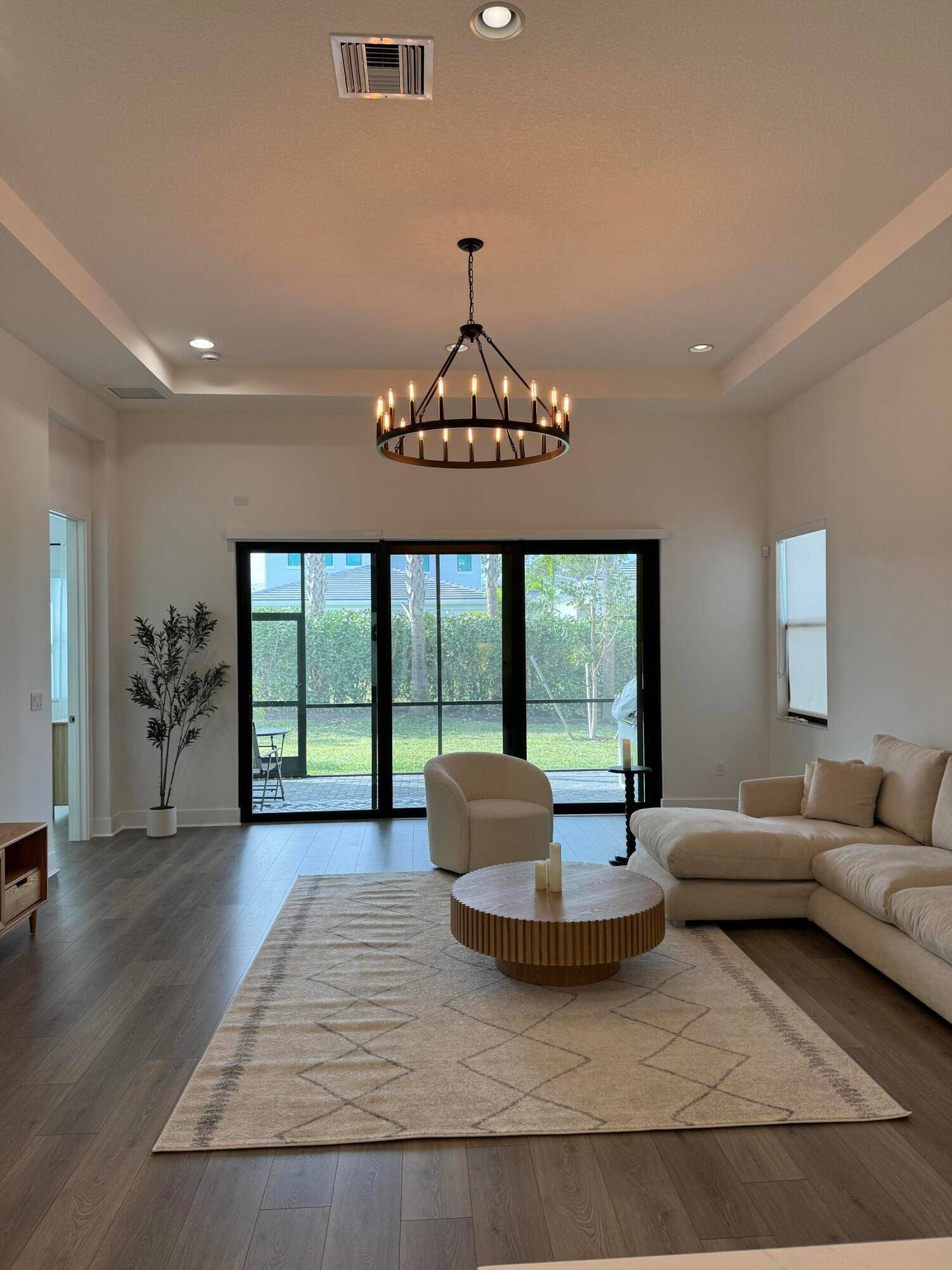 Brand NEW construction ! move in ready and never lived in.
