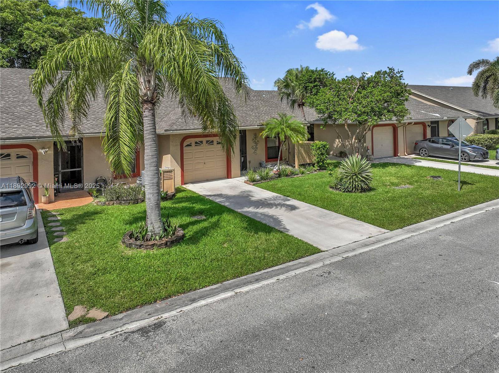 Discover the potential in this charming Villa, offering a Serene Lake View and an exceptional Layout.