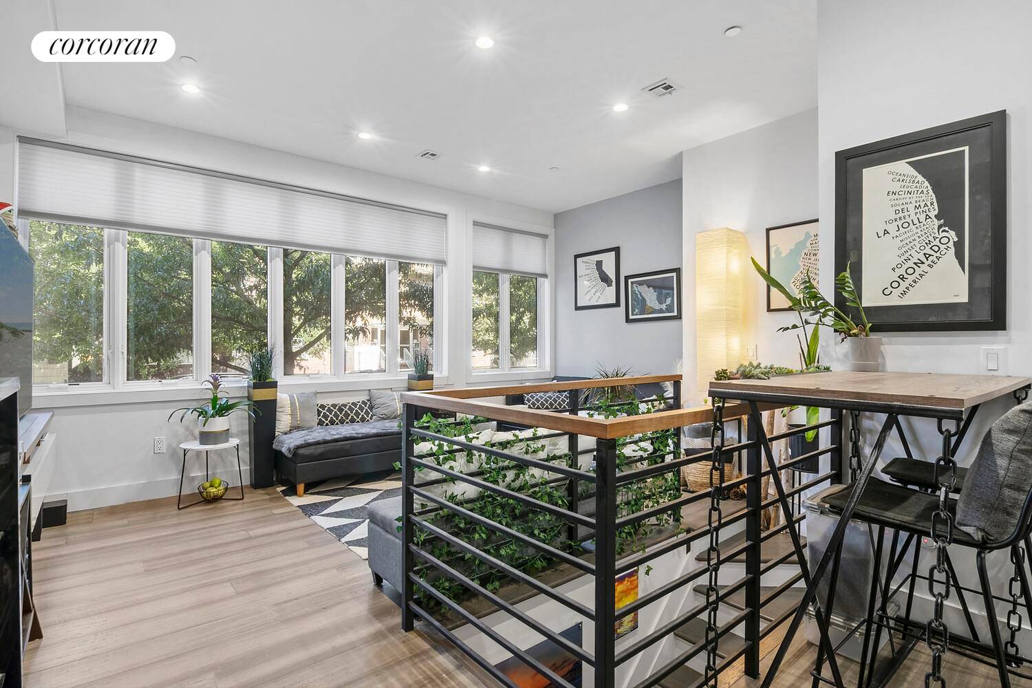 Ispica Astoria is a boutique condominium on a tree lined block in the heart of Astoria, just off 30th Avenue and steps from the neighborhood's best restaurants, cafés, and bars.