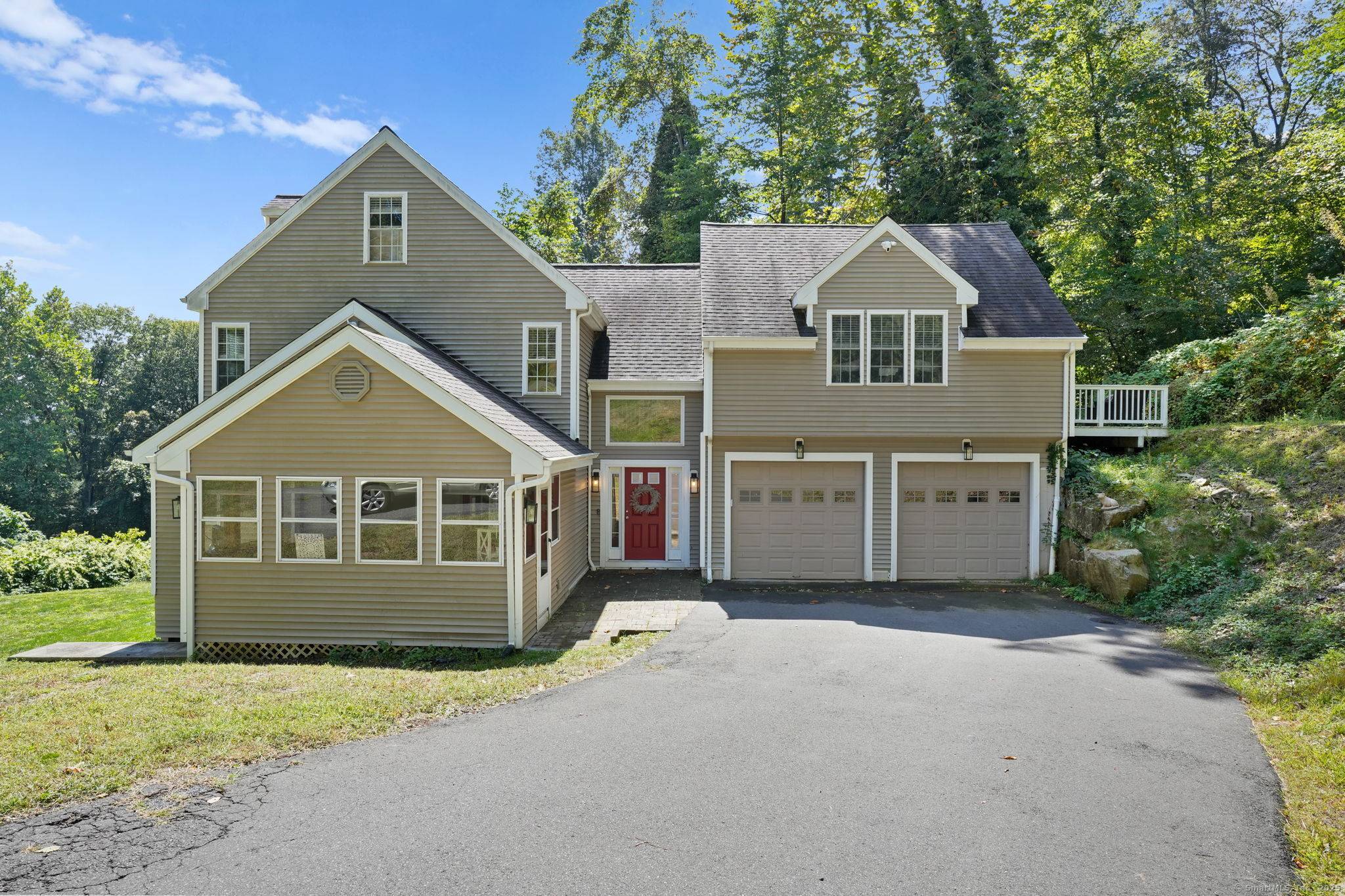 Spacious Updated Southbury Home A True Showstopper !