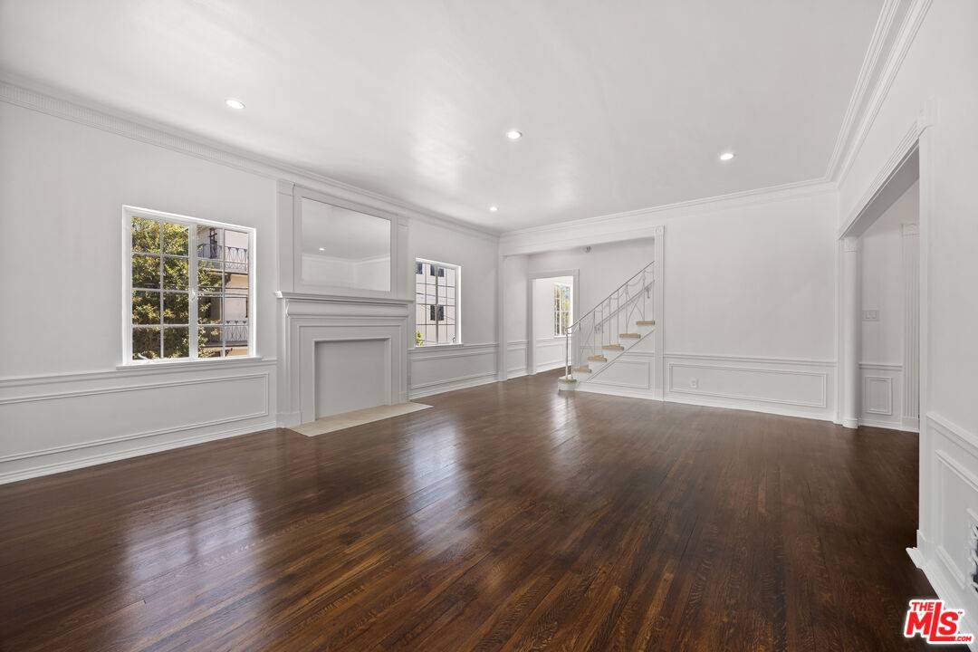 148  S Camden Dr 2BR Beverly Hills La