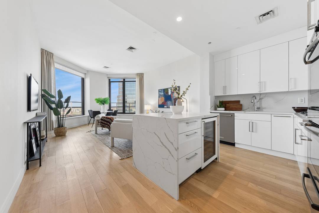 Experience contemporary FiDi luxury in this sun drenched 2 bedroom, 2.