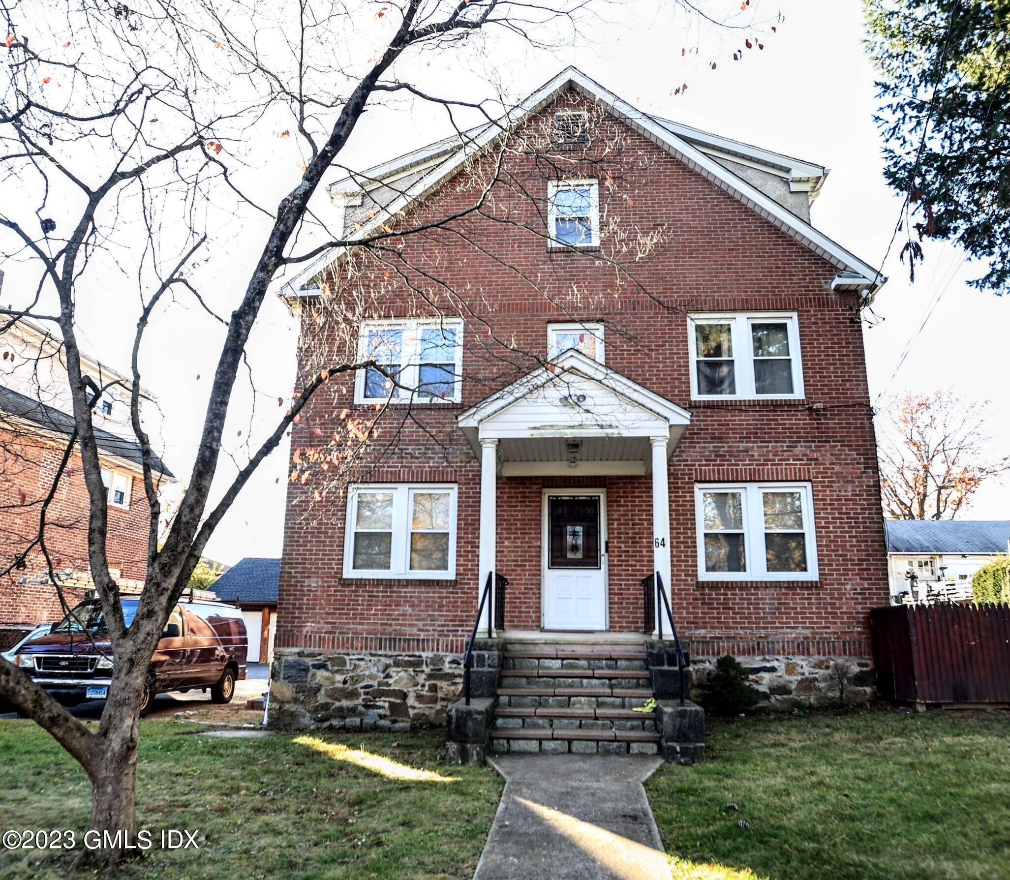 Conveniently located 1st floor apartment.