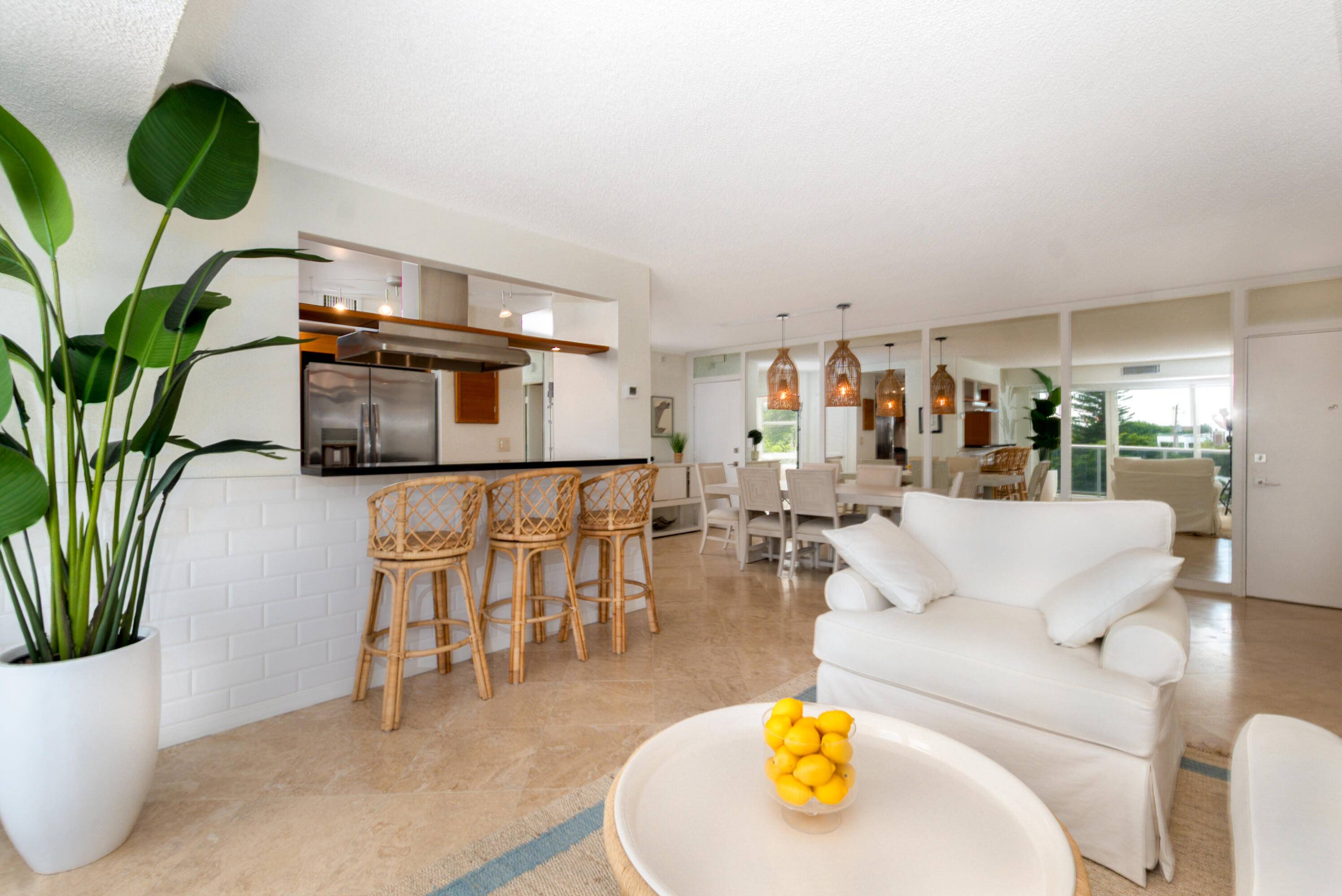 Elegantly updated condo steps from Fort Lauderdale Beach !