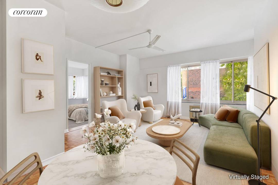NEW PRICE 549, 000 Come live at the warm, inviting Hudson View East.