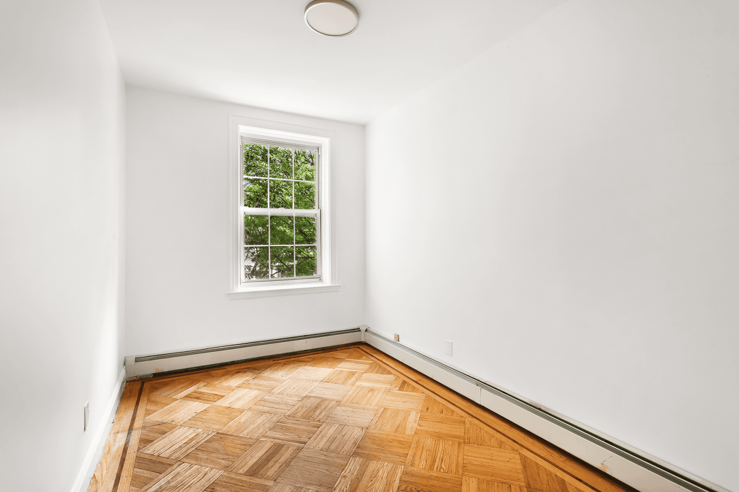 1, 150 SF Top PH Floor, Floor Thru 3BR 1BA Apartment in Beautiful Bay Ridge Row House Rarely available, this oversized three bedroom home is located in prime Bay Ridge ...