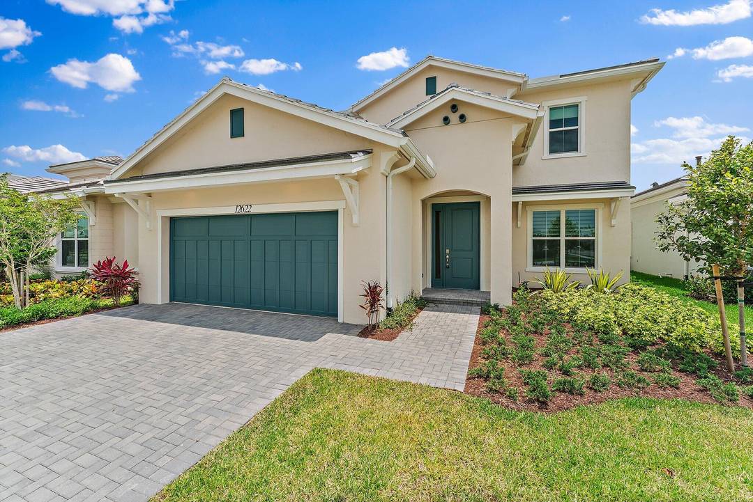 WATERVIEW ! Absolutely Stunning Torrence Model At the Wonderful Gated Community Of Windgate At Avenir.