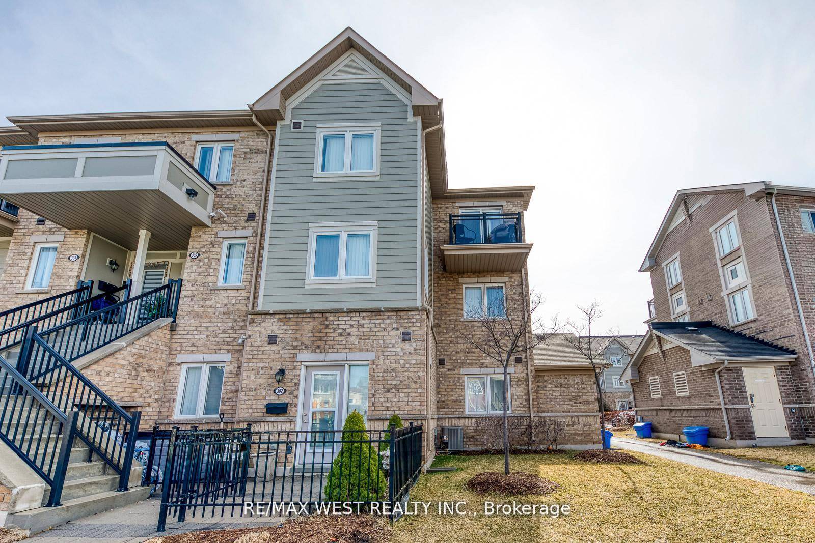 Now Leasing Well Maintained 2 Bedroom Condo in Central Brampton Welcome AAA tenants !