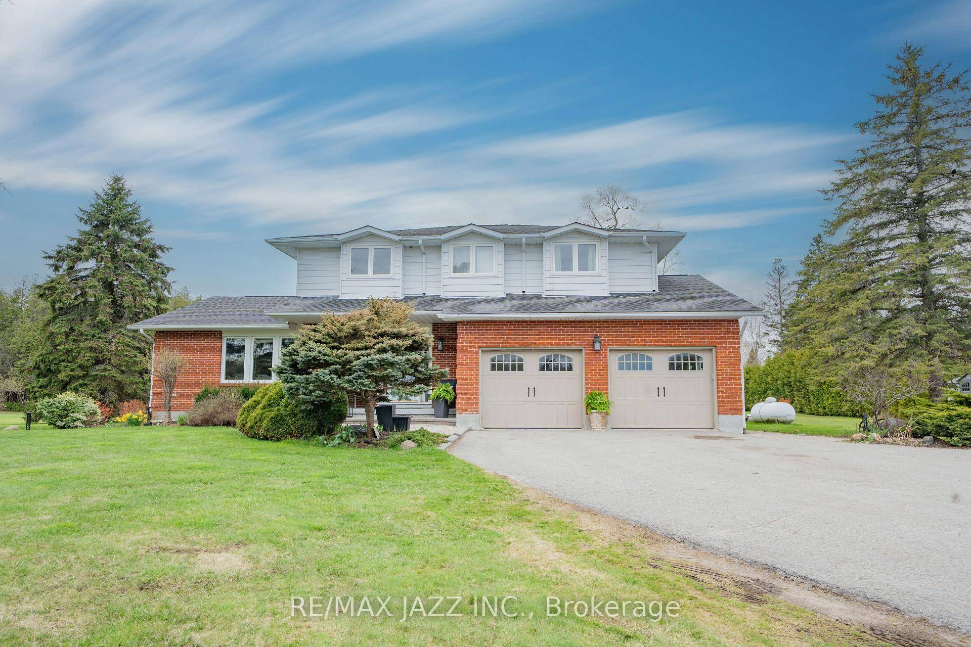 Tranquil Countryside Living with Urban Convenience !