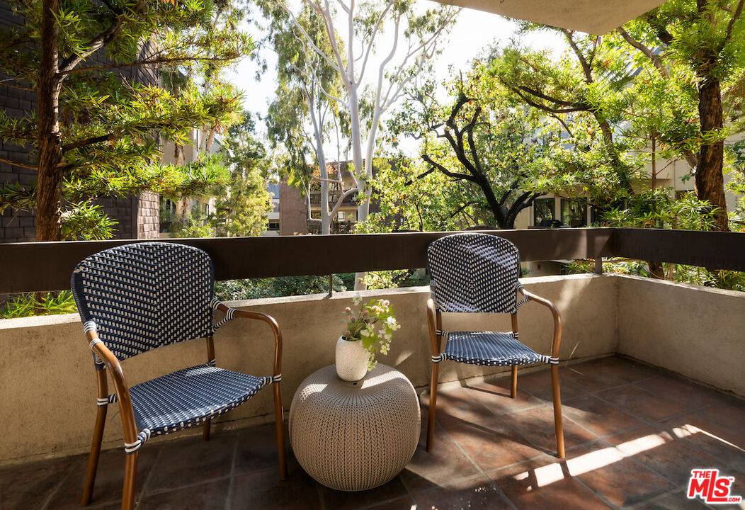 950 N Kings Rd 2BR Sunset Strip La