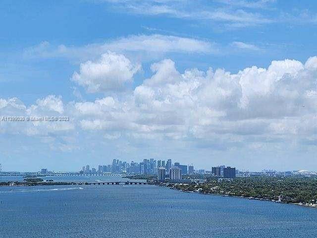 Spacious 2 bedroom, 2 bath with spectacular views centrally located off Biscayne Blvd.
