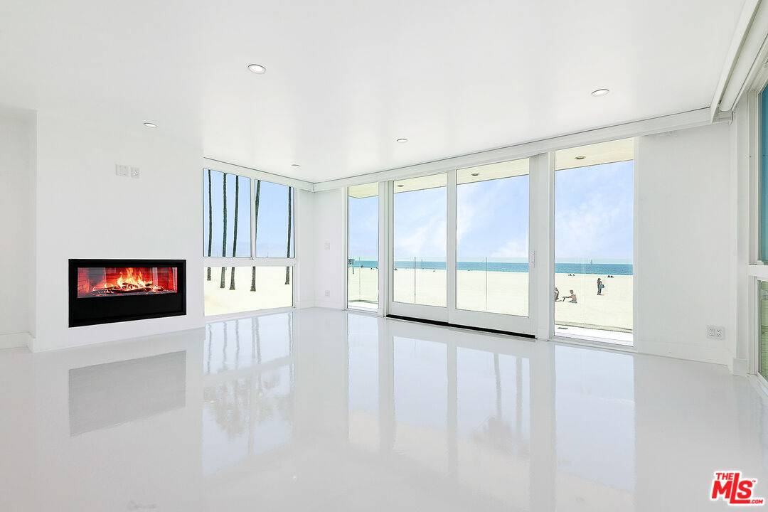2419   Ocean Front Walk 3BR Marina Del Rey La