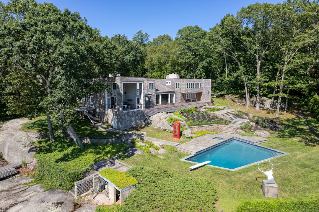 Exceptional Contemporary Direct Waterfront Estate.