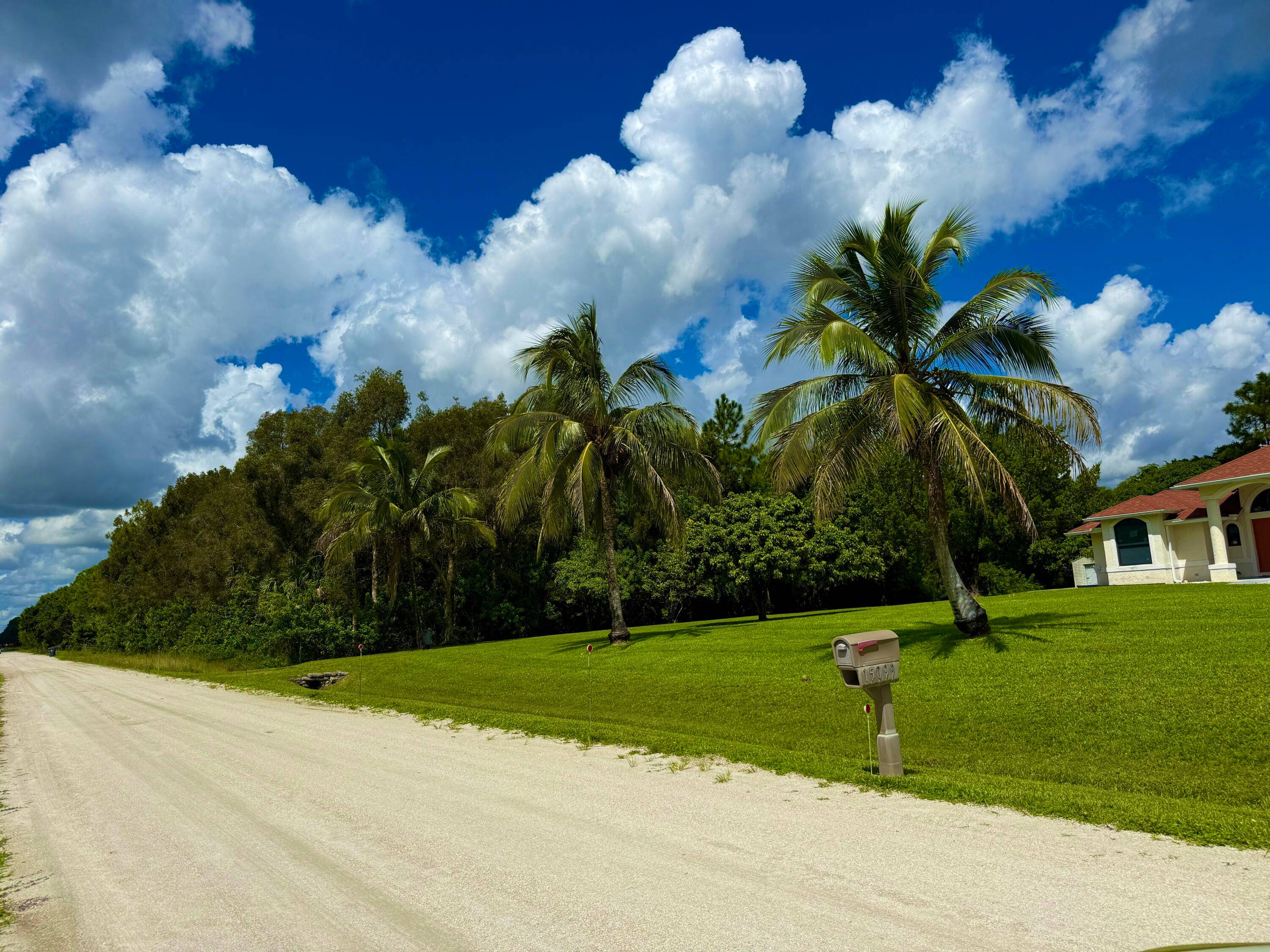 BUILD YOUR DREAM HOME ON THIS 1.