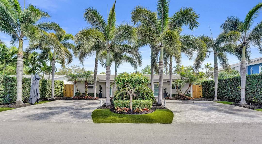 Exceptional duplex just 1 block off Wilton Drive in one of the most desirable locations in Wilton Manors.