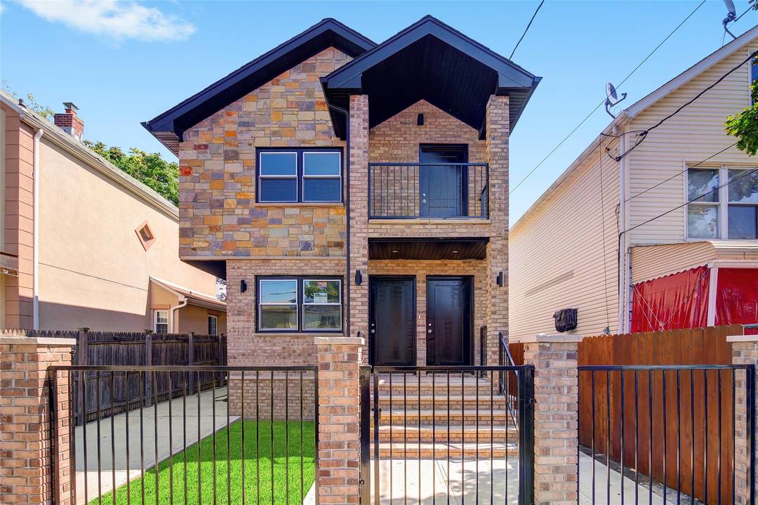 NEW CONSTRUCTION ! ! JUST COMPLETED !