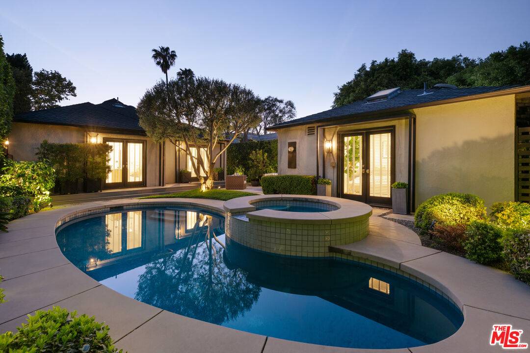 334   Huntley Dr 4BR Beverly Grove La