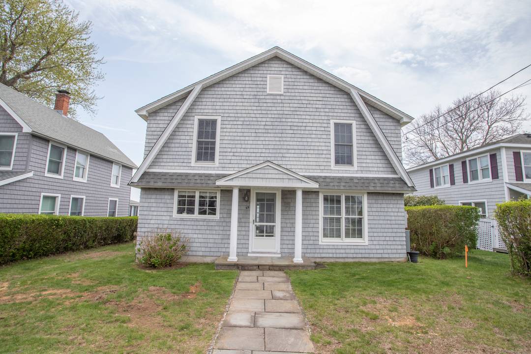 DIRECT WATERFRONT SUMMER WEEKLY FURNISHED RENTAL FROM JUNE AUGUST.