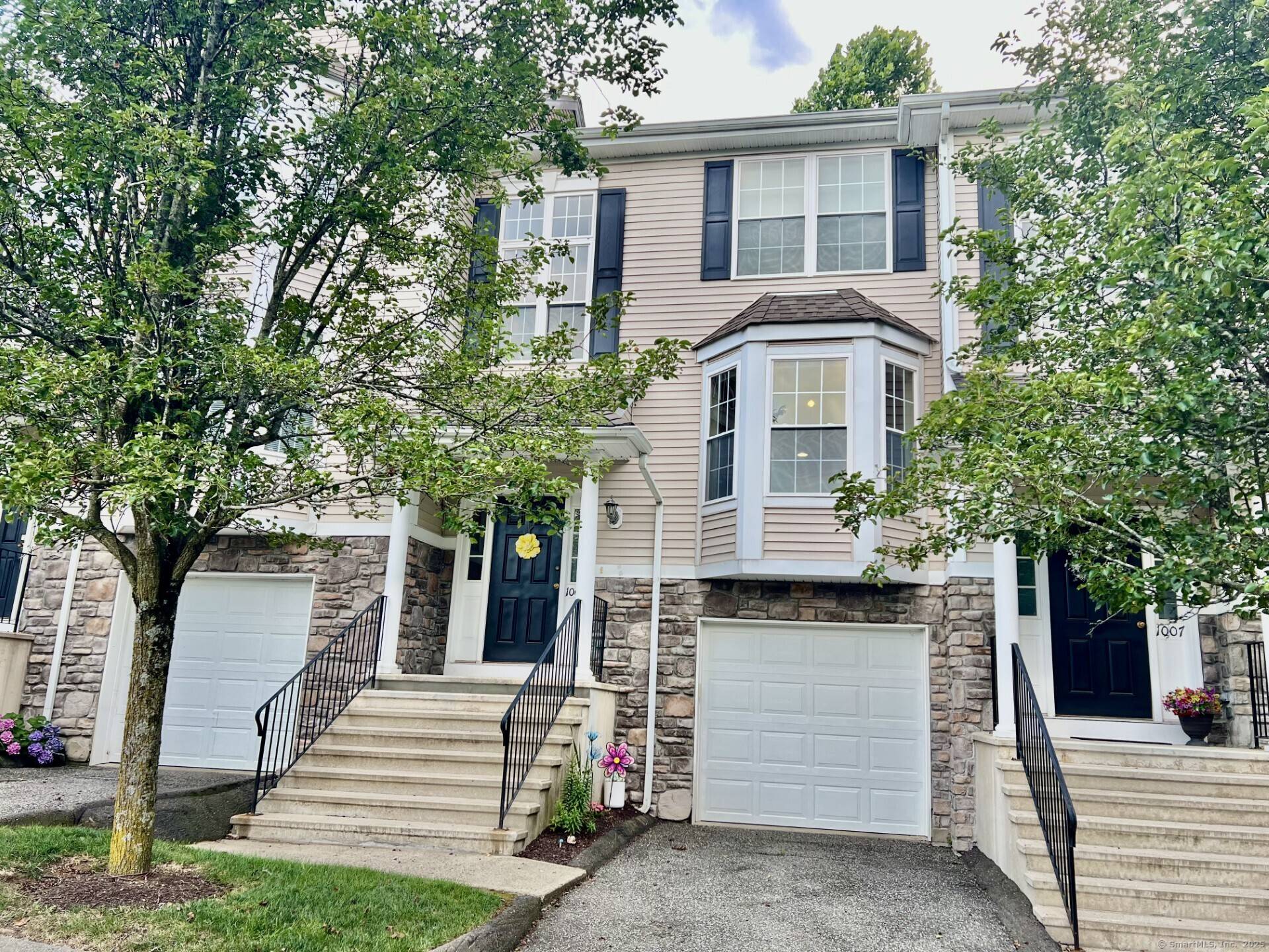 Welcome to 1006 Sienna Drive in Arlington Woods !