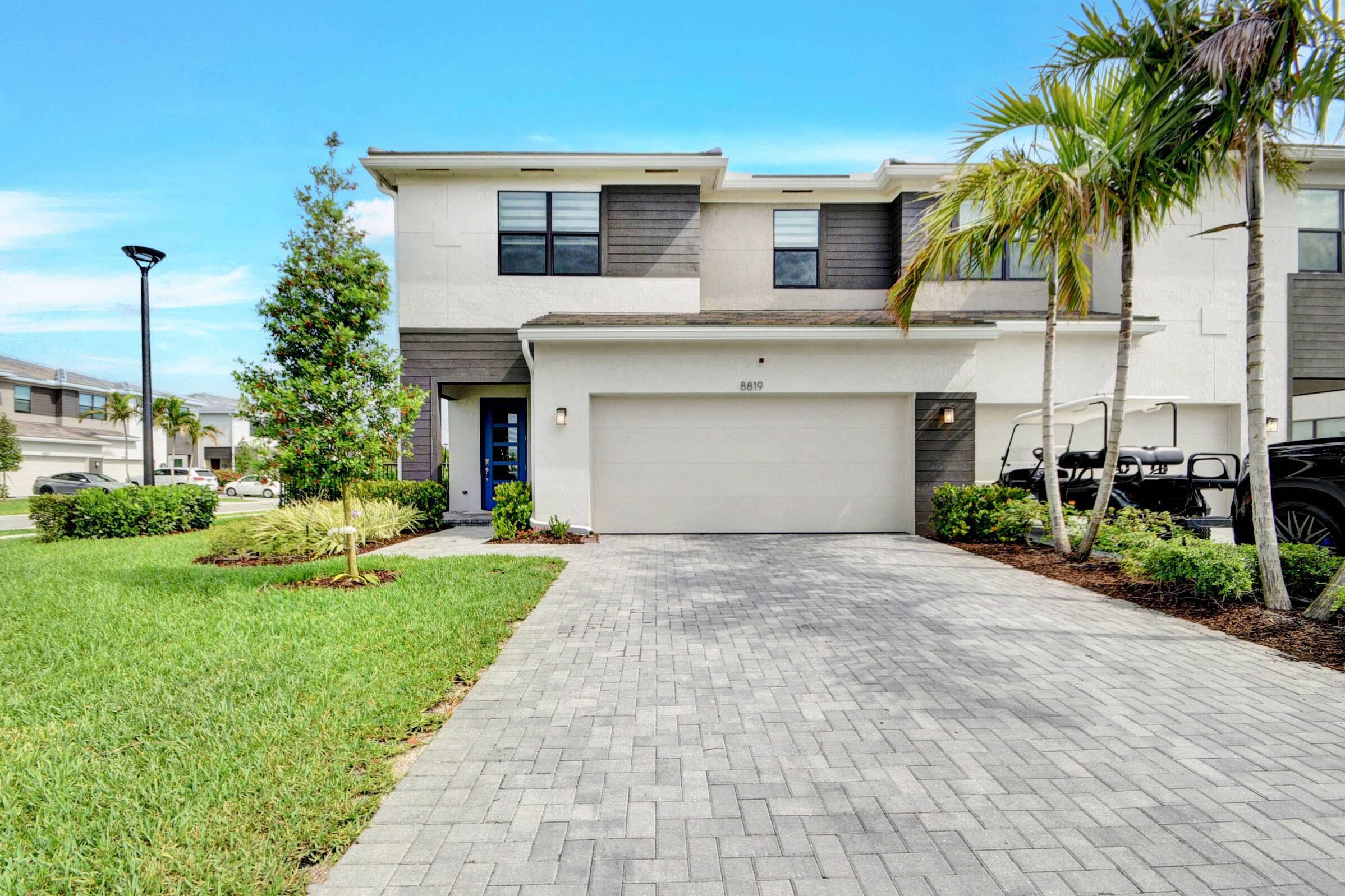 Fully remodeled corner villa on a premium lot the largest floor plan in Saddlewood !