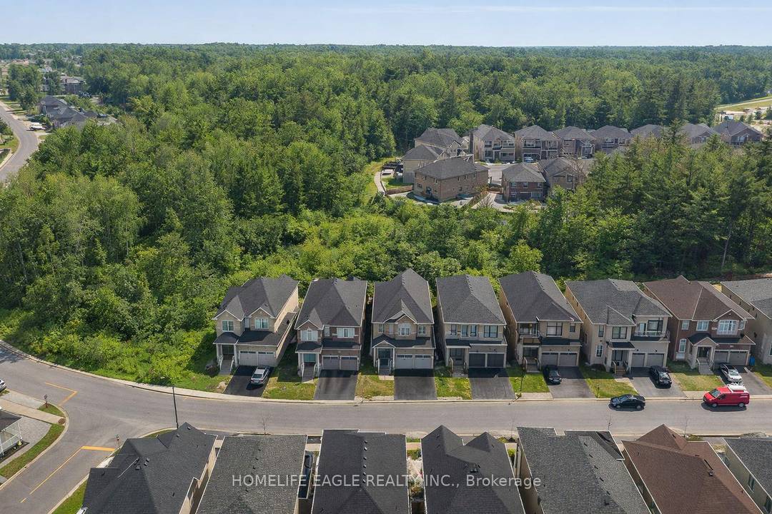 Scenic Views On A Ravine Lot Luxurious 4 2 Bedroom amp ; 5 Bathroom Dream Home 5 Year Old W Tarion Warranty Highly Sought After Aurora Estates Community Almost 4000 ...