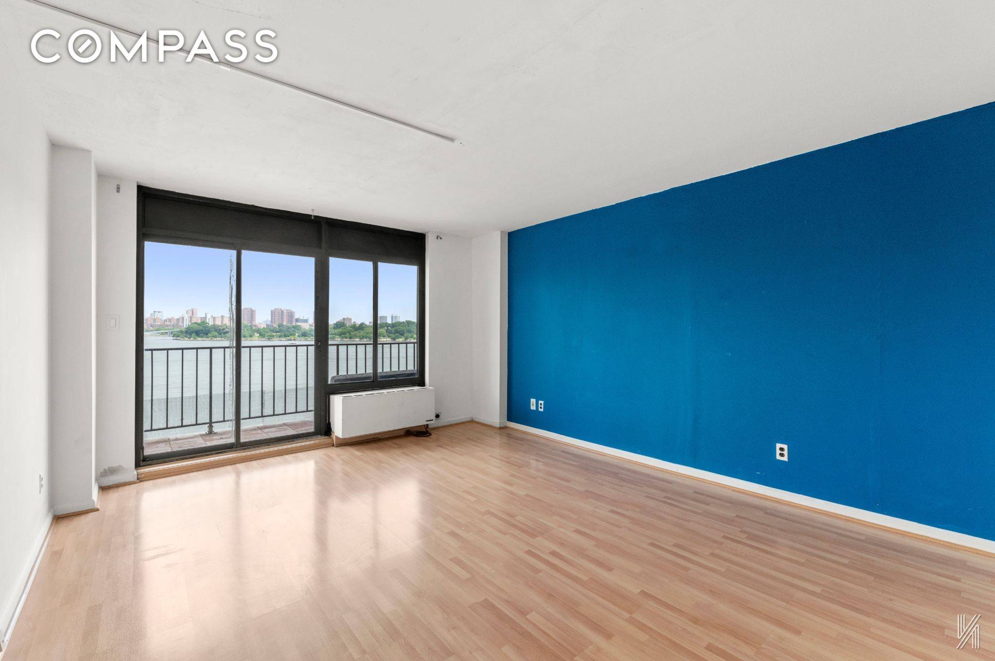 This two bedroom, two bathroom condominium offers sweeping views of the Manhattan skyline, East River, and surrounding bridges an extraordinary backdrop for everyday life.