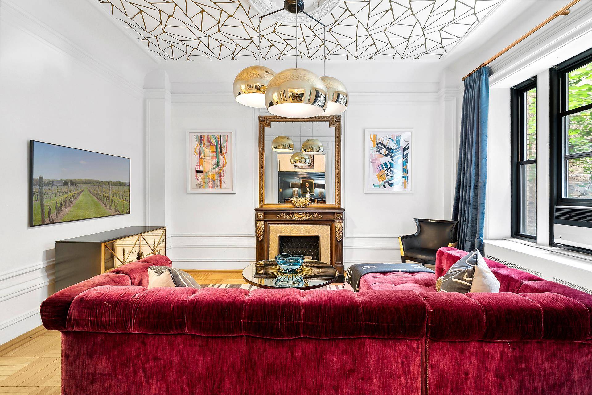 SOARING 11' CEILINGS RARE PRE WAR CLASSIC SEVEN WITH GILDED AGE ELEGANCEStep into a stunning masterpiece at 490 West End Avenue off of the raised lobby level, paying homage to ...