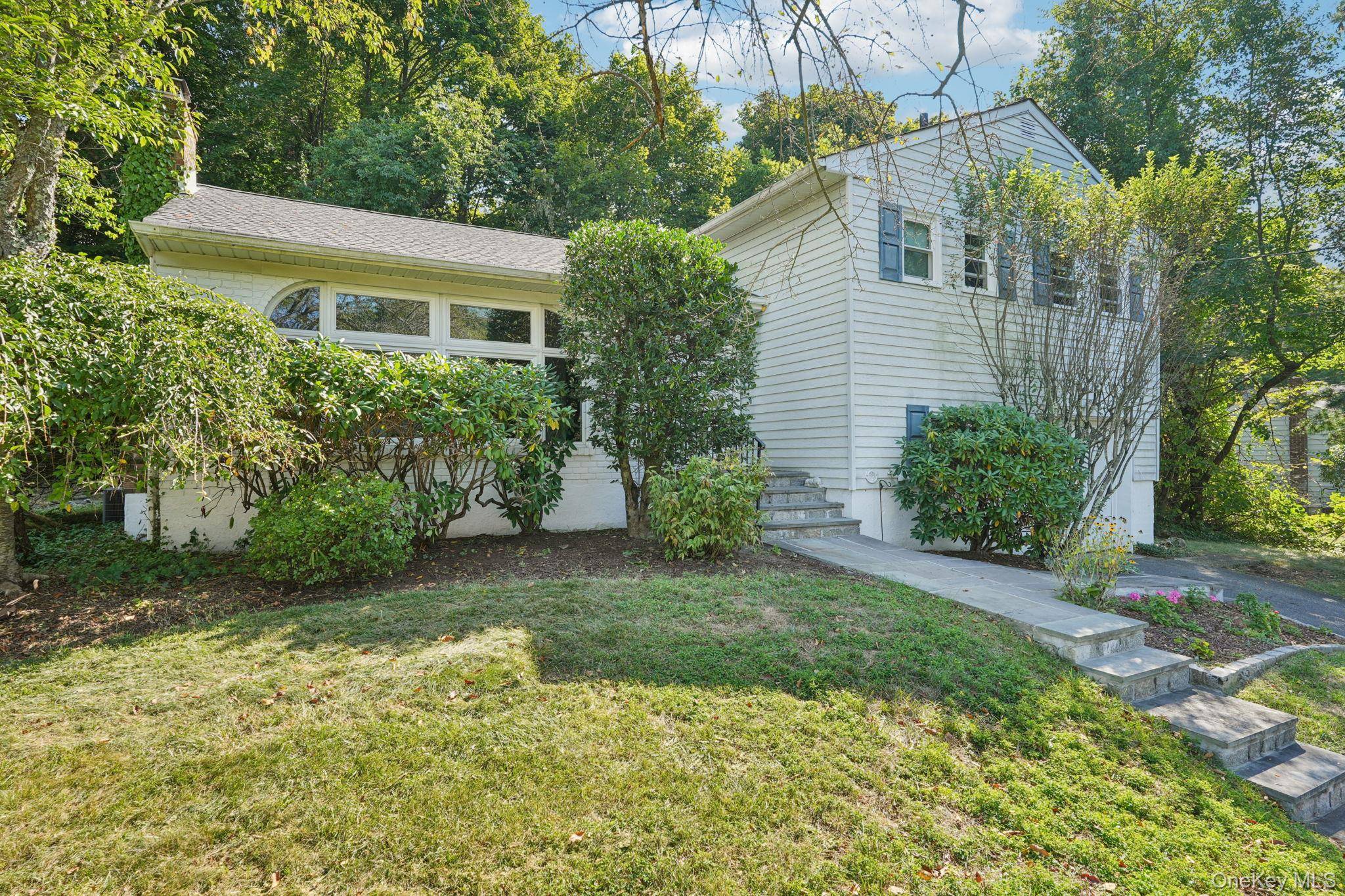 Nestled on a quiet, tree lined cul de sac in the heart of sought after Briarcliff Manor, this beautifully maintained 3 bedroom, 2 bath split level home offers comfort, style, ...