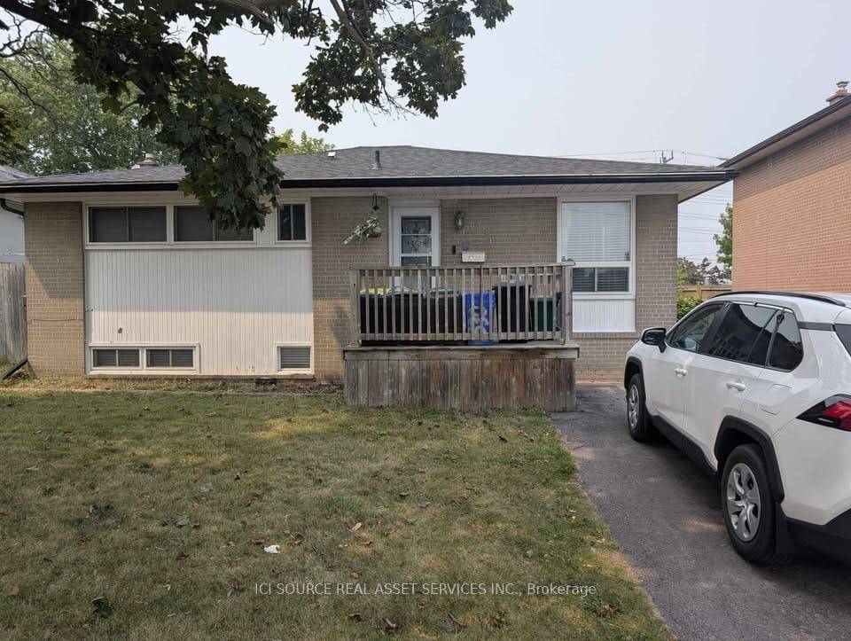 Large Bright 3 Bedroom BASEMENT Suite Steps to Pickering GO !