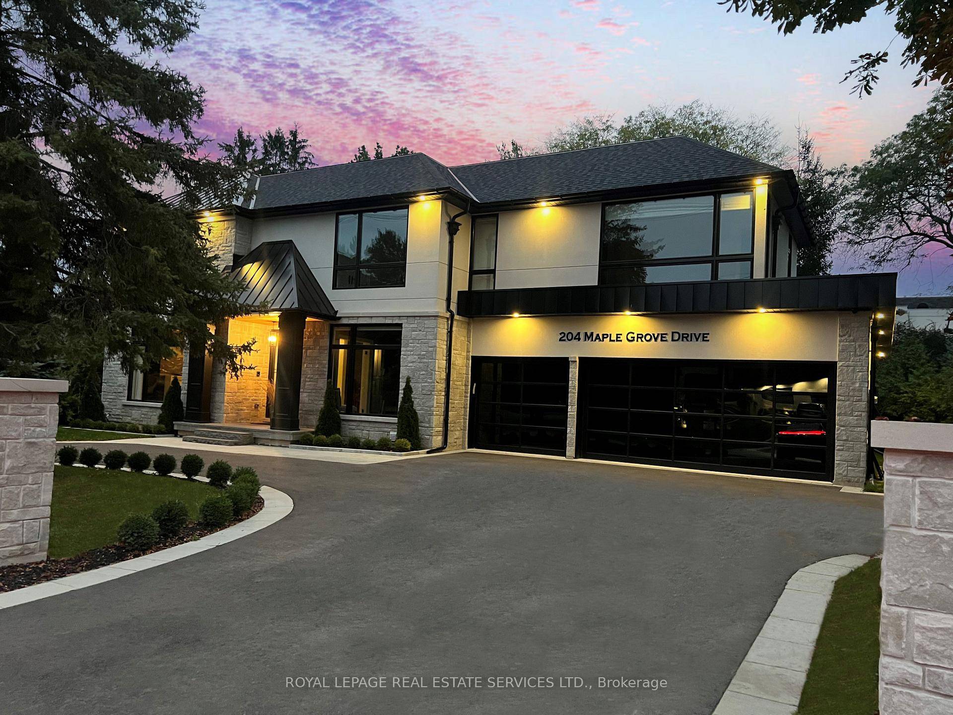 PRESTIGIOUS SOUTH EAST OAKVILLE !