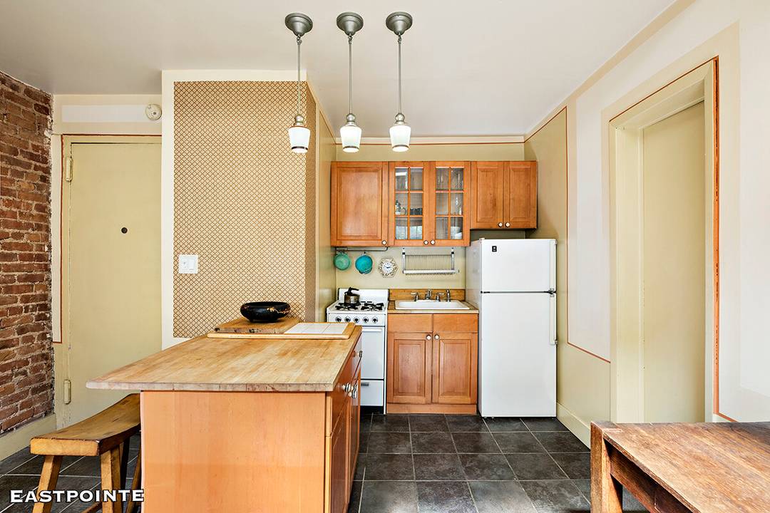 Residence 4B Chelsea Living at Its Finest Welcome home to this stunning residence in the heart of Chelsea.