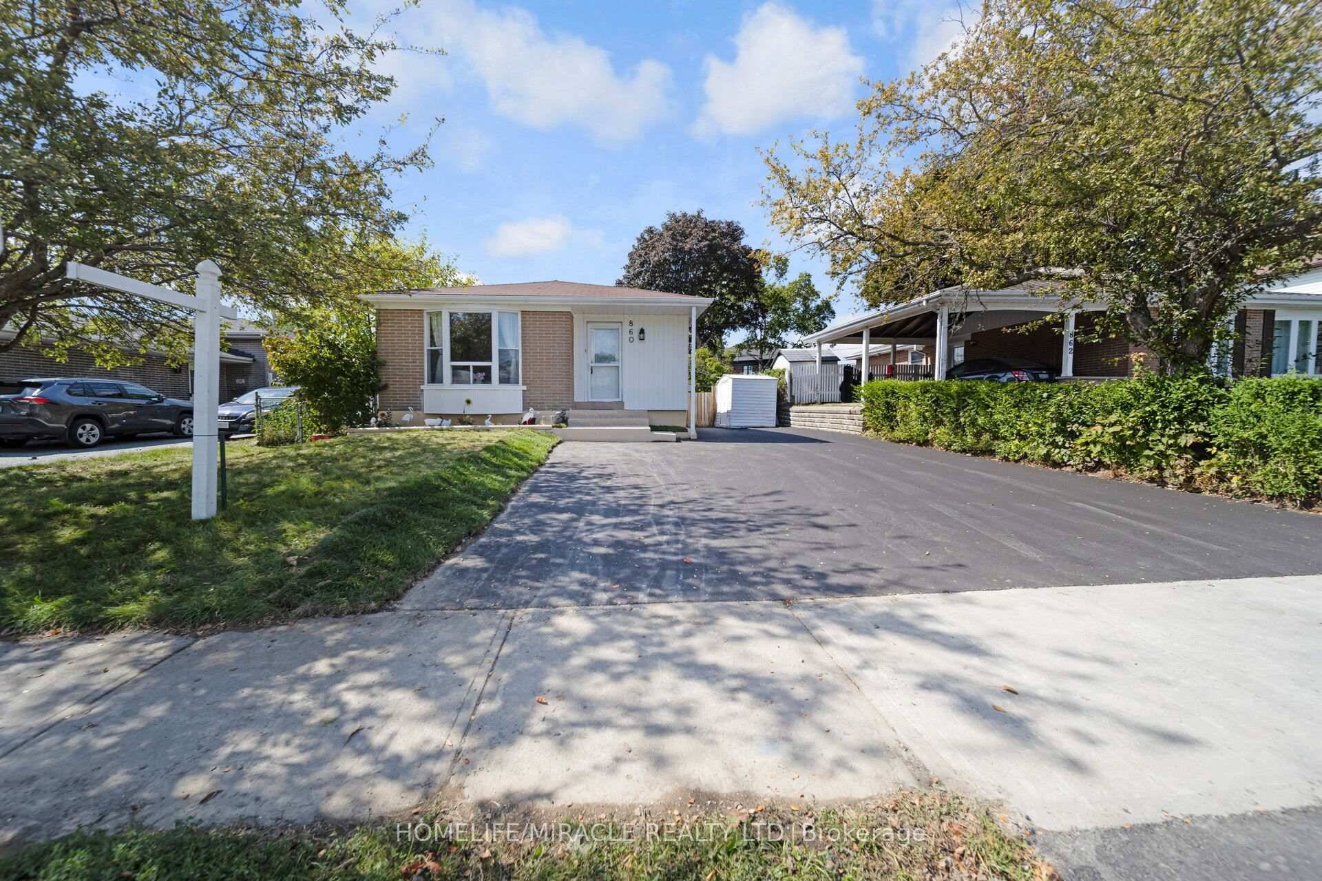 Welcome to LEGAL two unit house located in the neighborhood of Bay Ridges.