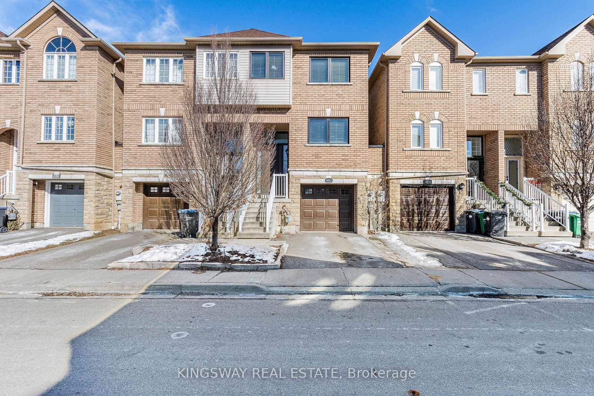 Gorgeous stunning freehold townhouse, 3 Bedrooms and 4 Washrooms with Finished Basement with Full Washroom, Kitchen and Separate Entrance one of its kind with Rental Potential Of approx.