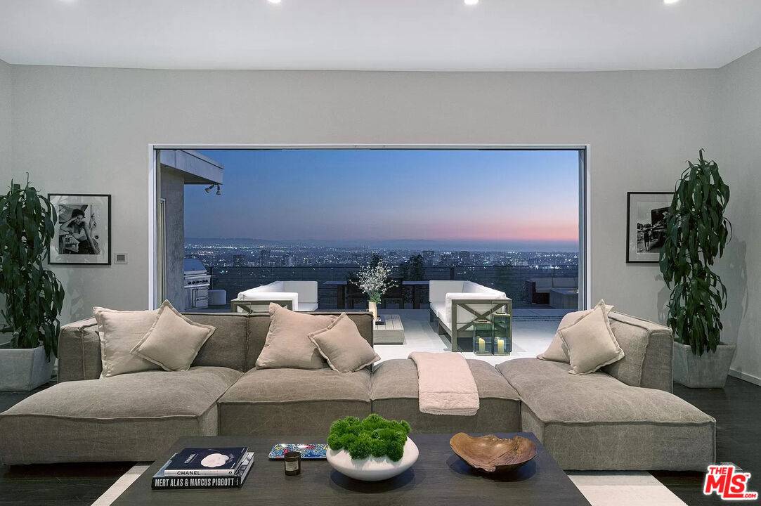 10134   ANGELO VIEW DR Beverly Hills Flats LA