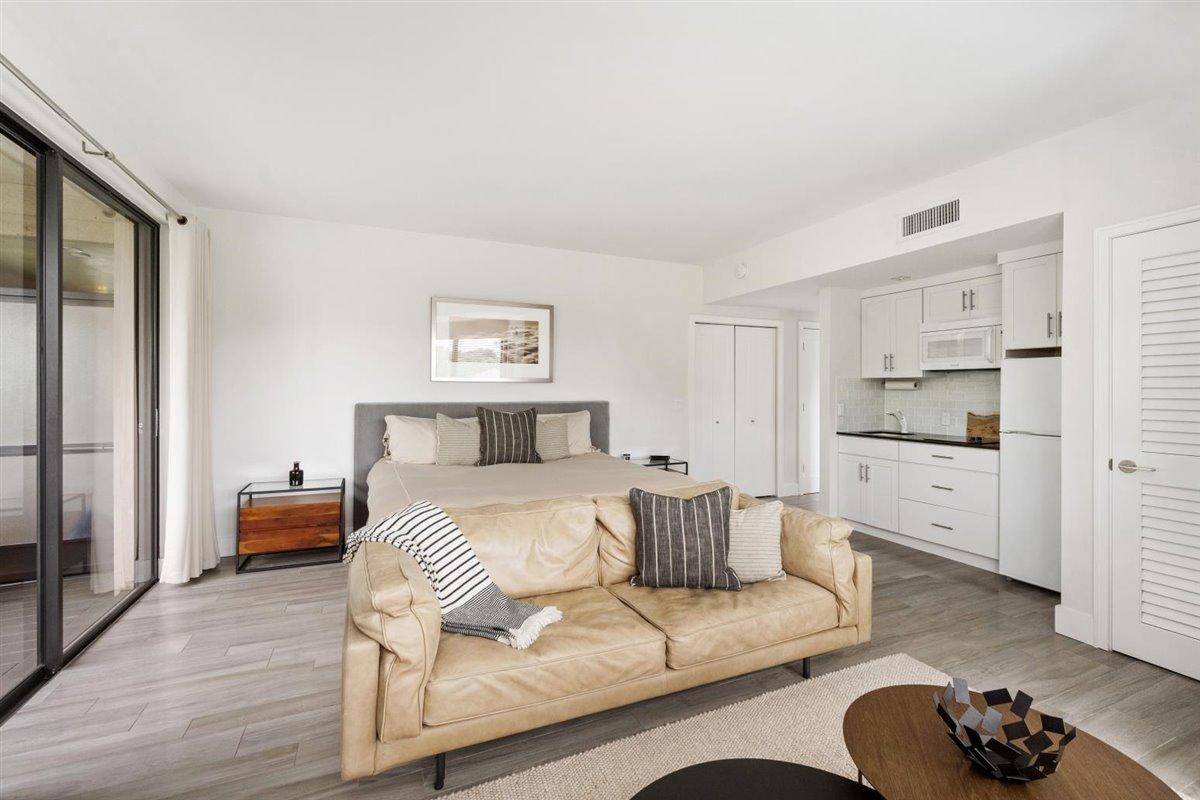 Step into style and comfort with this beautifully furnished studio, offering stunning views and access to the Polo Club's top notch amenities and delightful dining options.