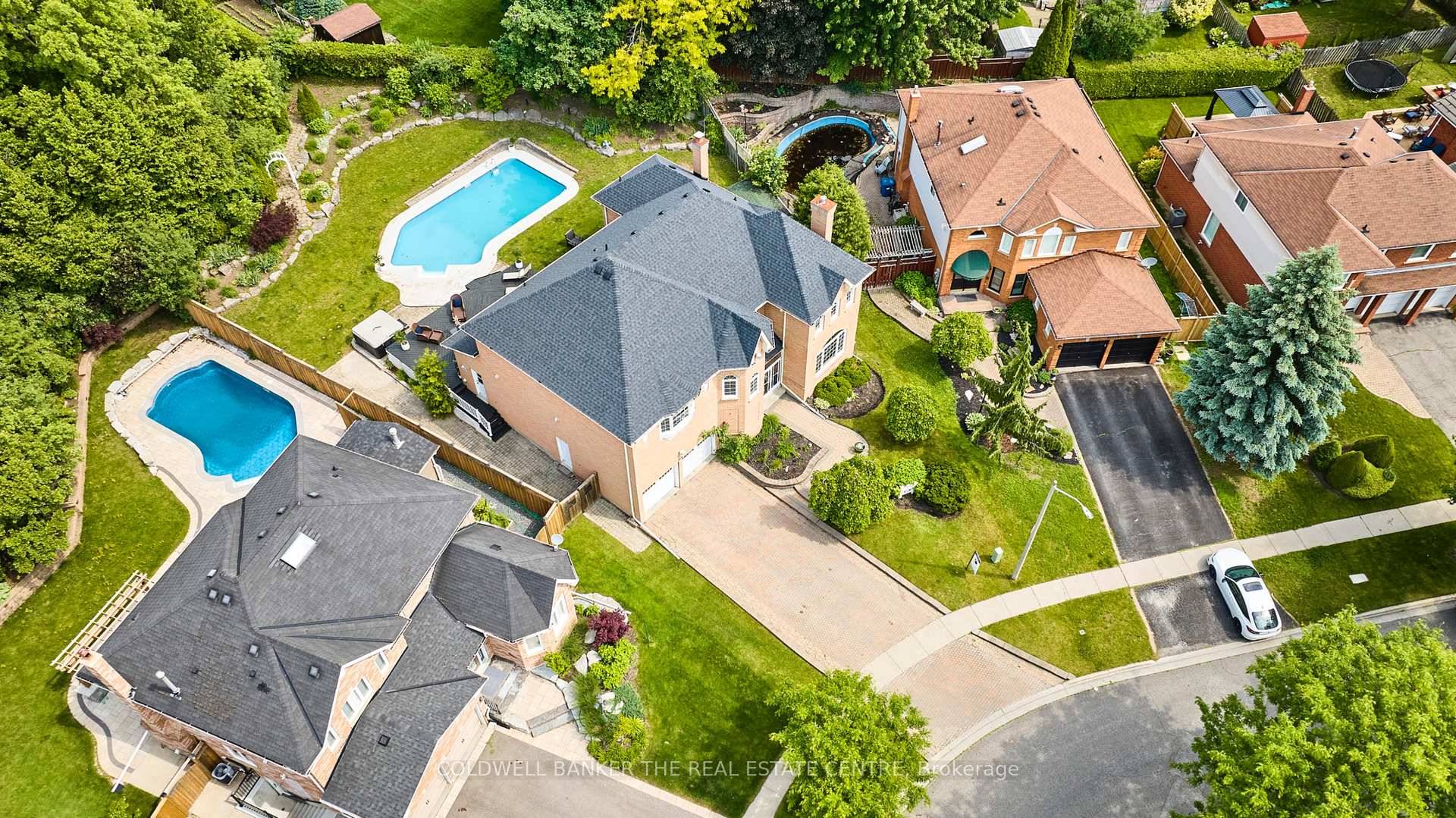 Welcome to this stunning estate style home offering over 5, 000 sq ft of total living space, ideally situated on a quiet, tree lined crescent in one of Oshawa's most ...