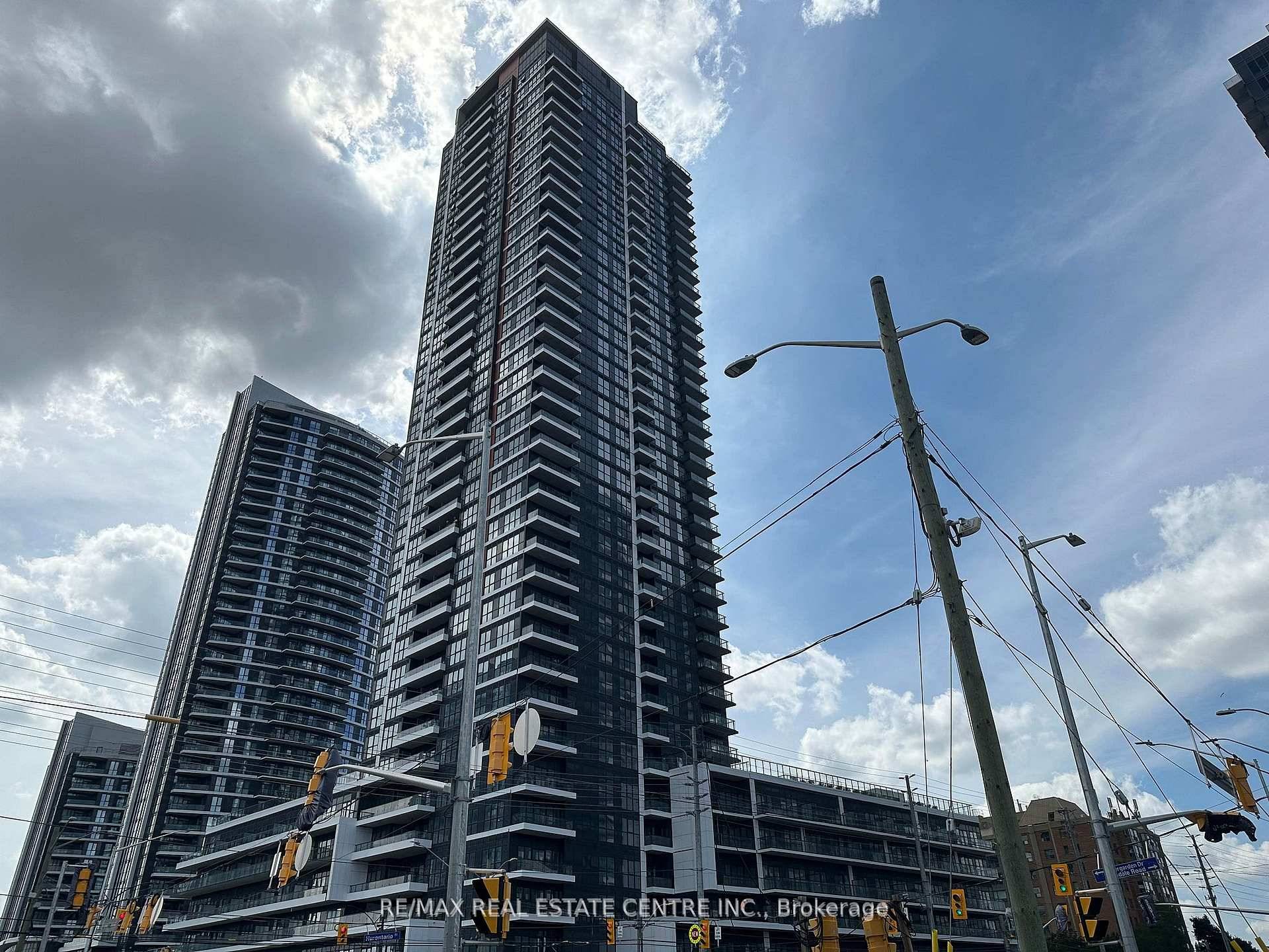 Brand New 2 Bedroom Den Condo at Gemma by Pinnacle Never lived in, this stylish podium level suite features modern finishes throughout including laminate flooring, sleek kitchen with stainless steel ...