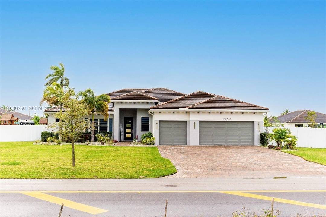 Beautiful 4 Bed 3 Bath PLUS DEN Single Story home situated on an oversized lot with NO HOA.