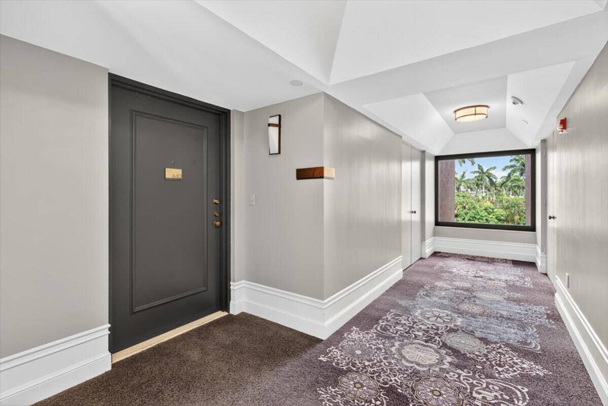 This unit comes with split floor plan wtih 2Bed 2Ba located on the 4th floor in the Mizner Court waterfront building, within Mizner Village in East Boca Raton.