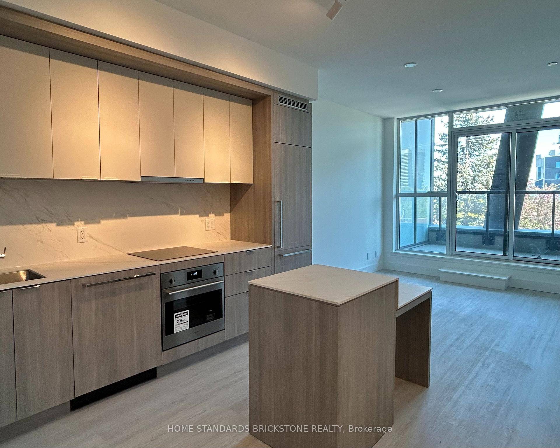 Brand new condo in the heart of Bayview Village area.