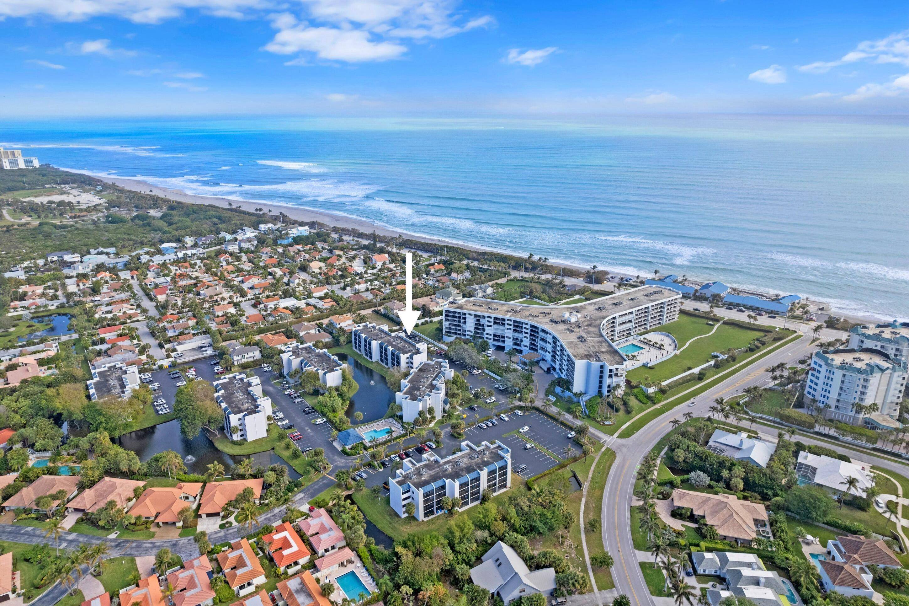 Don't miss this incredible opportunity in an unbeatable location, just a few steps to the beach !