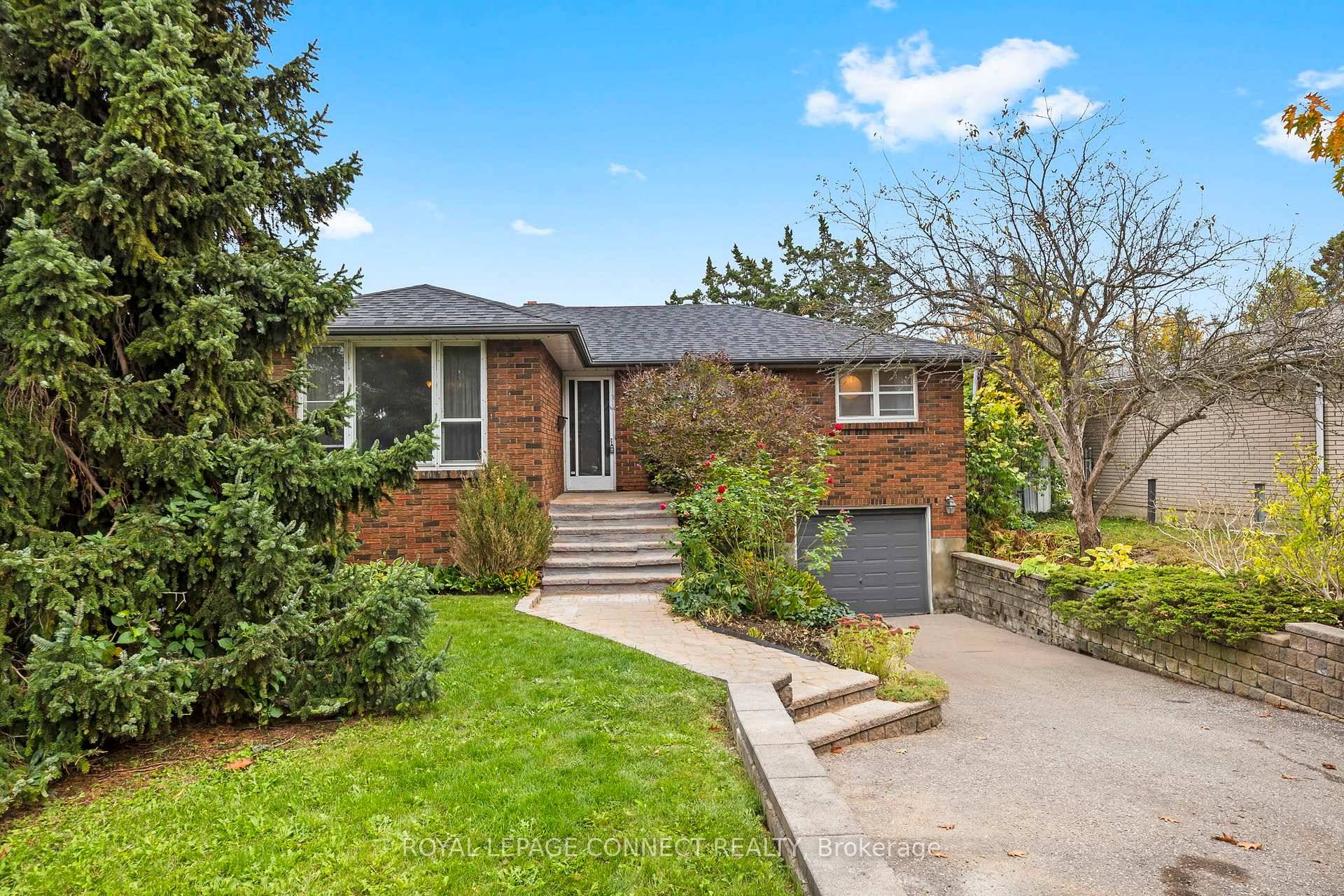 Charming 3 bedroom home in desirable South Ajax.