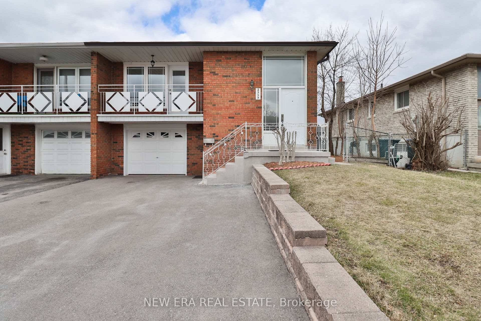 Desirable Mississauga location in a quiet neighbourhood close to all amenities schools, hospital, recreational facilities, community centre, parks, major stores, minutes to GO station and Square One.