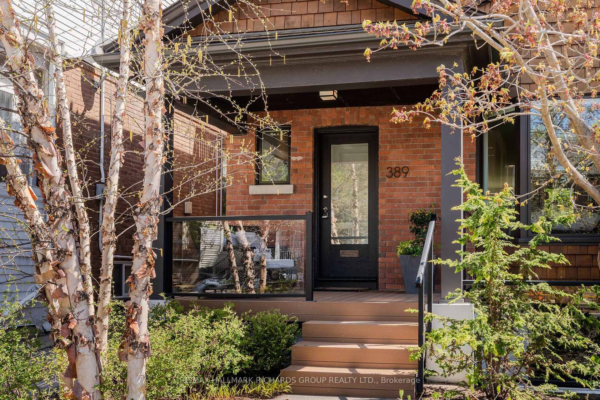 Fully renovated, high income generating multiplex in prime Beach !