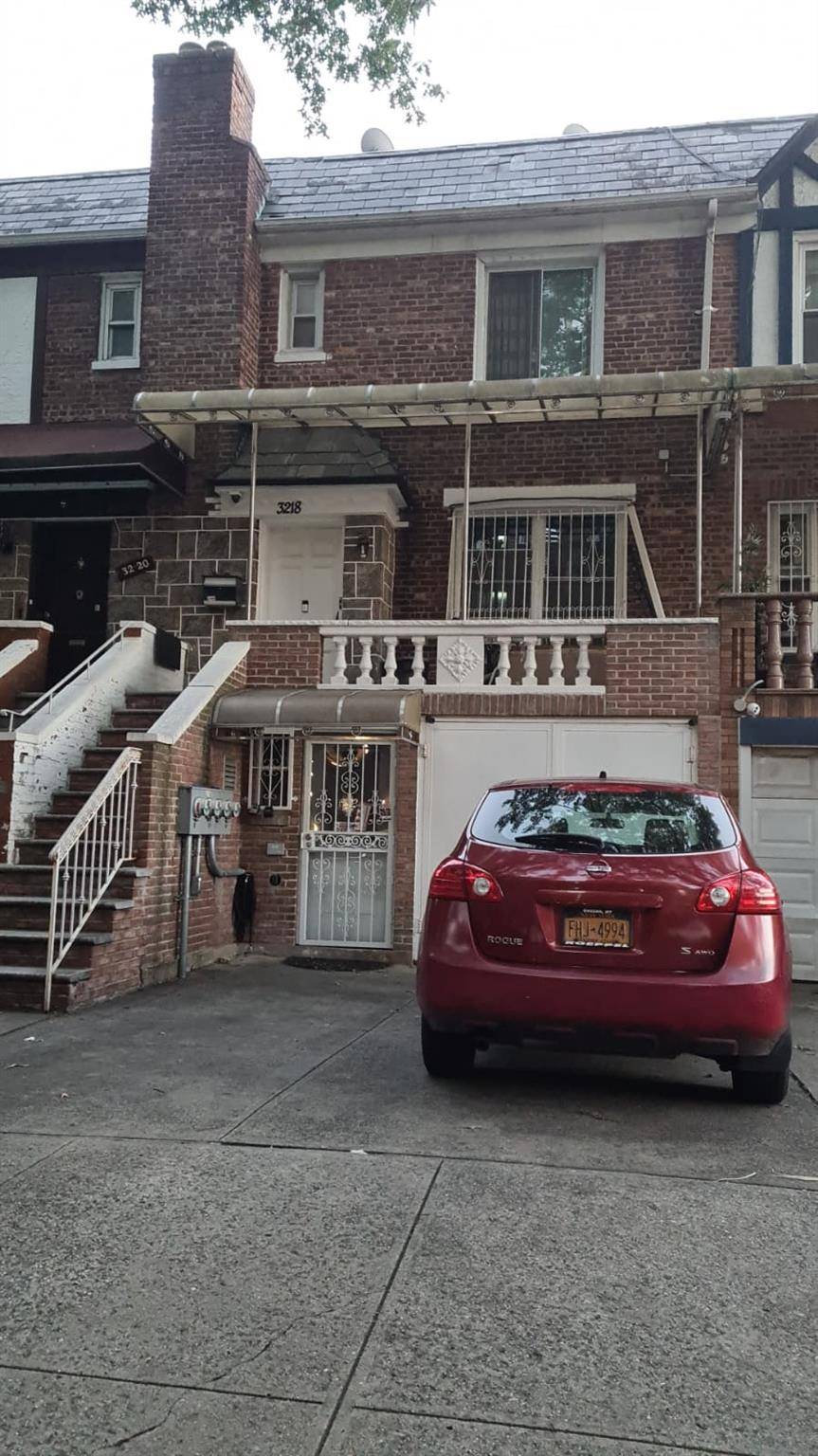 This property is in excellent condition, location near restaurants and transportation.