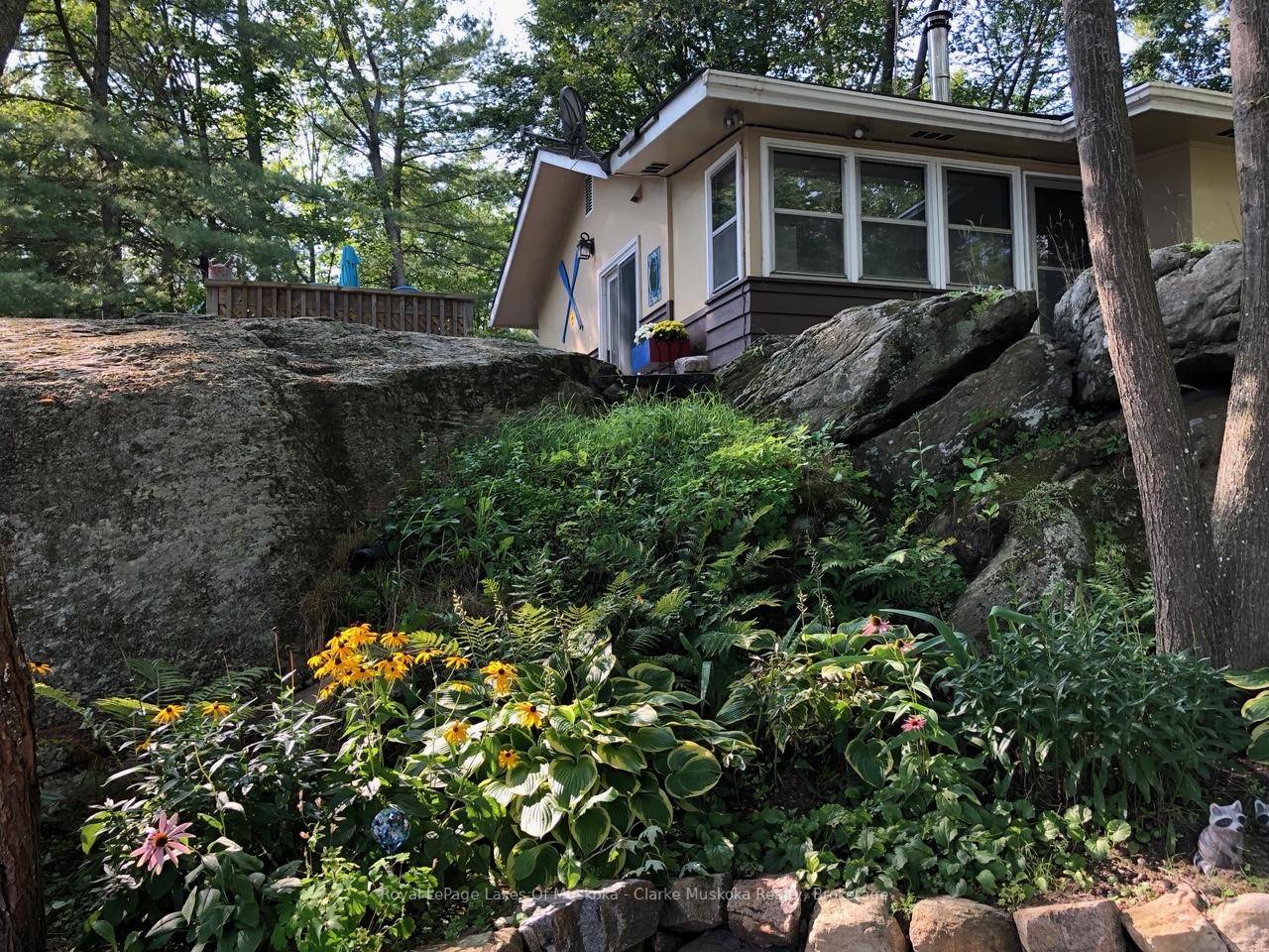 Welcome to your lakefront home on beautiful Gibson Lake.