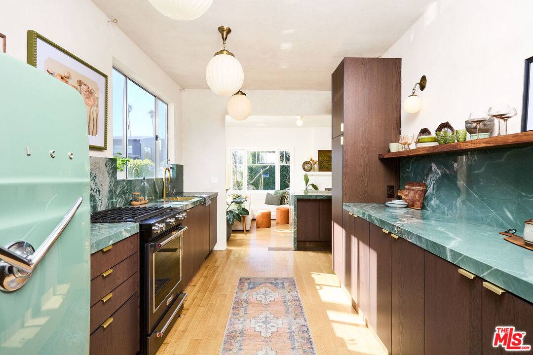 818 Palms Blvd 4BR Marina Del Rey La