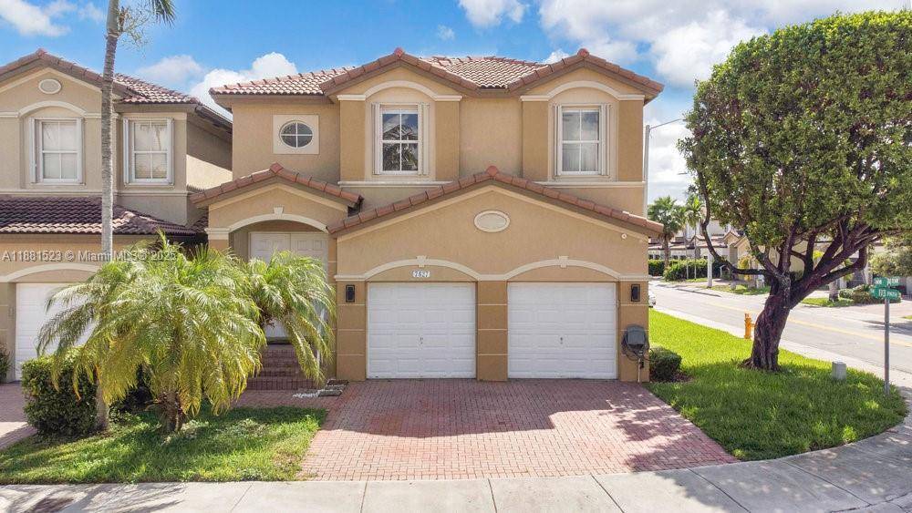 Move in ready lakeside townhouse in prestigious Doral Isles !
