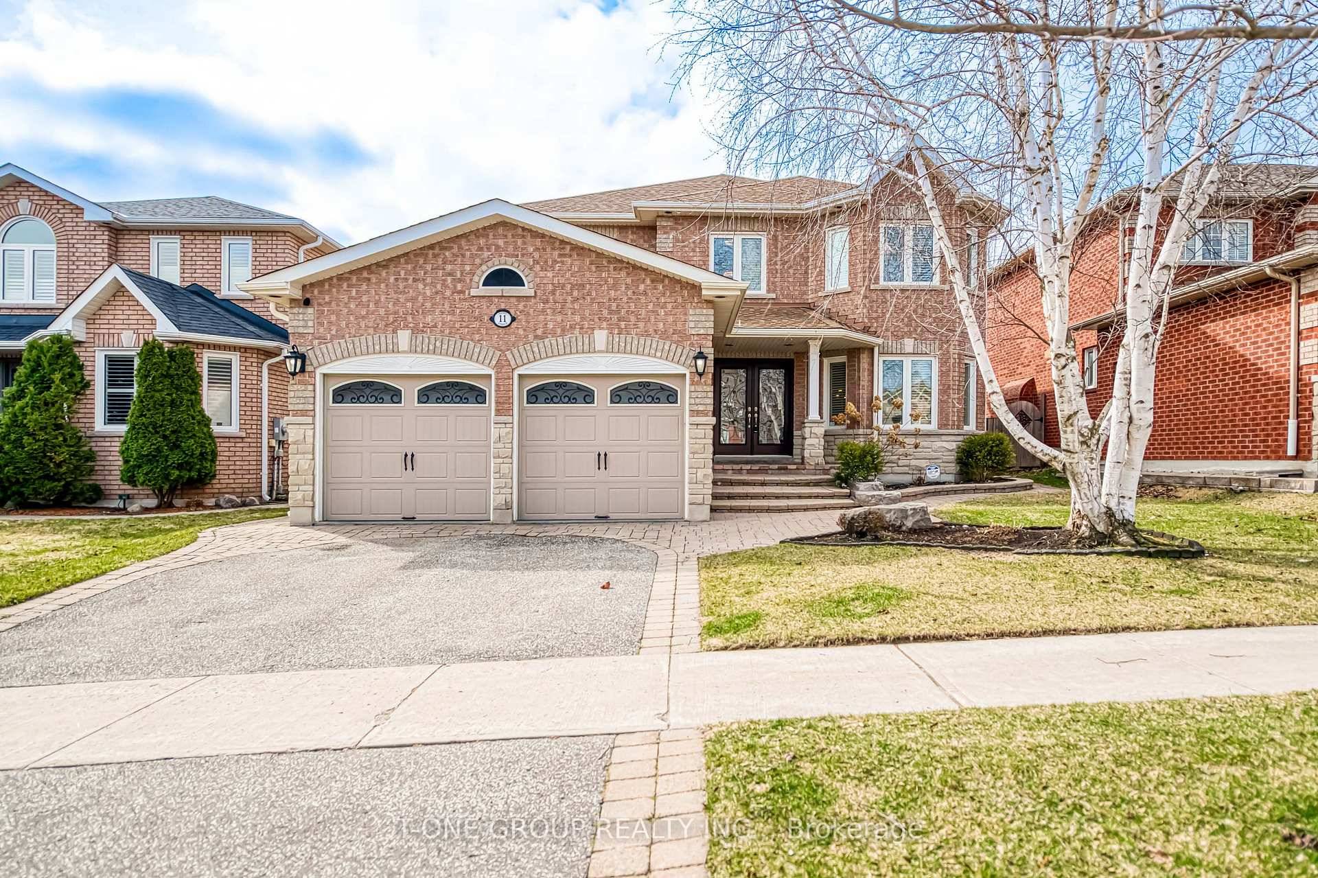 Exquisite Bradford Home with Resort Style Backyard and Legal Finished Basement This stunning home is a true gem situated on a premium 49.