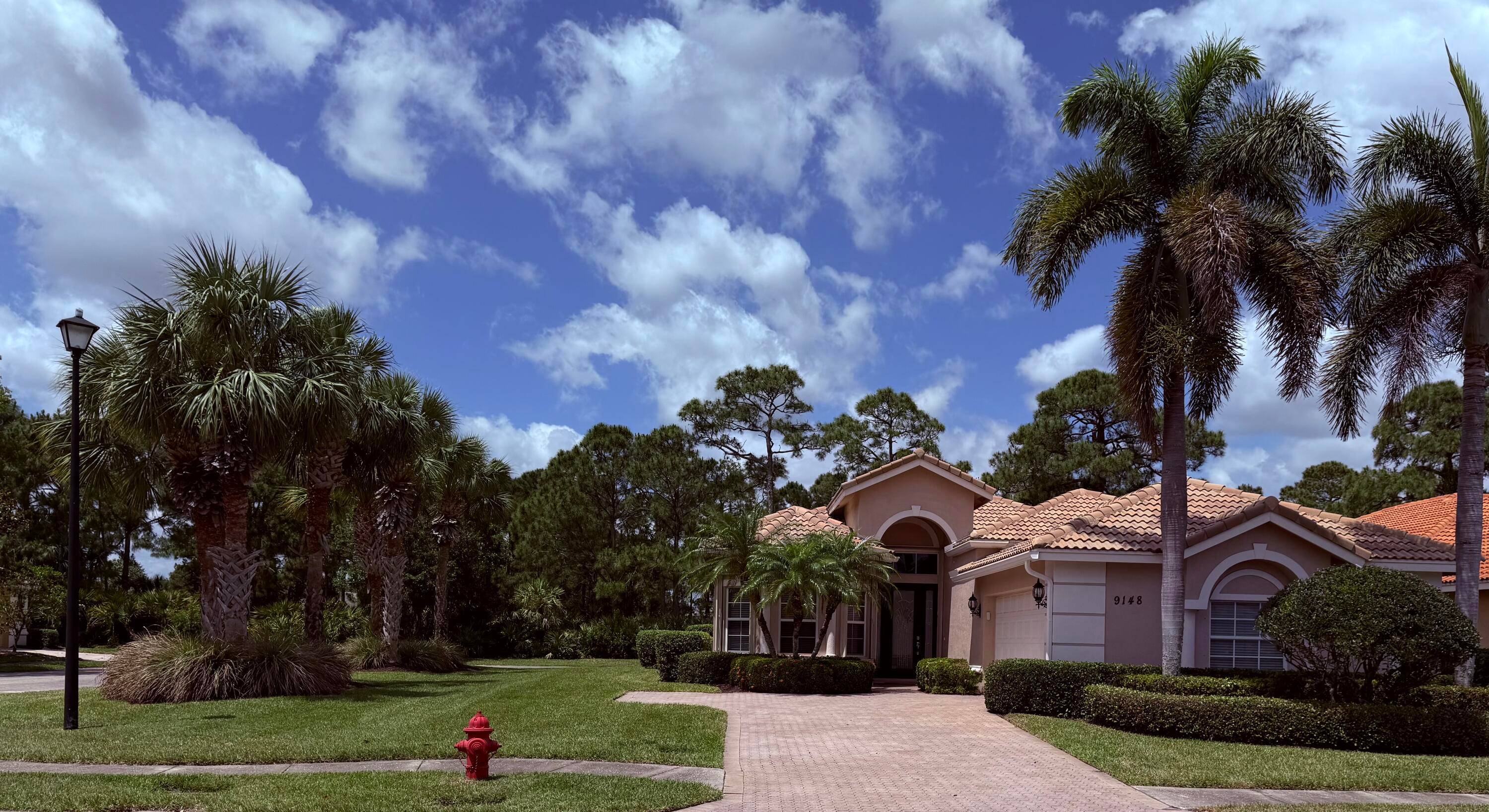 Luxurious 3 Bedroom, 3 Bath Home in Premier PGA Golf CommunityExperience resort style living in this stunning 3 bedroom, 3 bath residence located in the exclusive PGA Village.